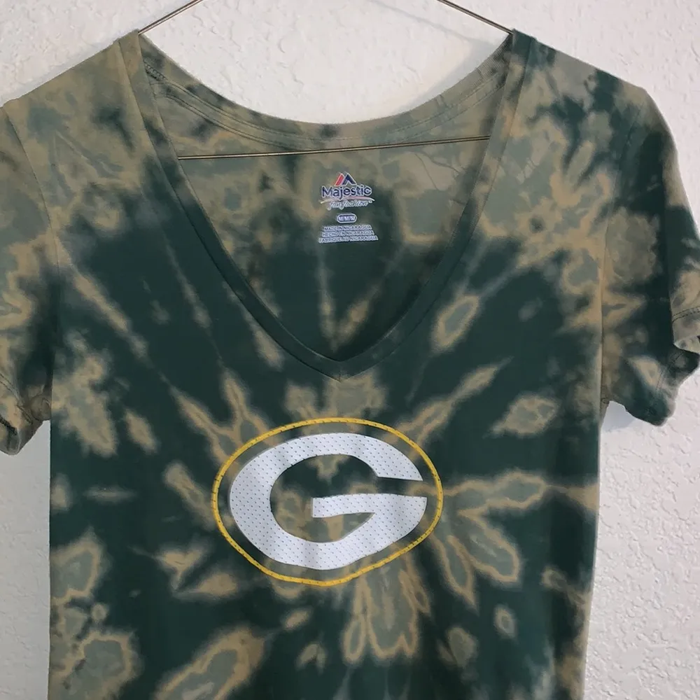 MAJESTIC Green Bay Packers V-Neck Reverse Bleach Tie Dye T-Shirt - Image 2