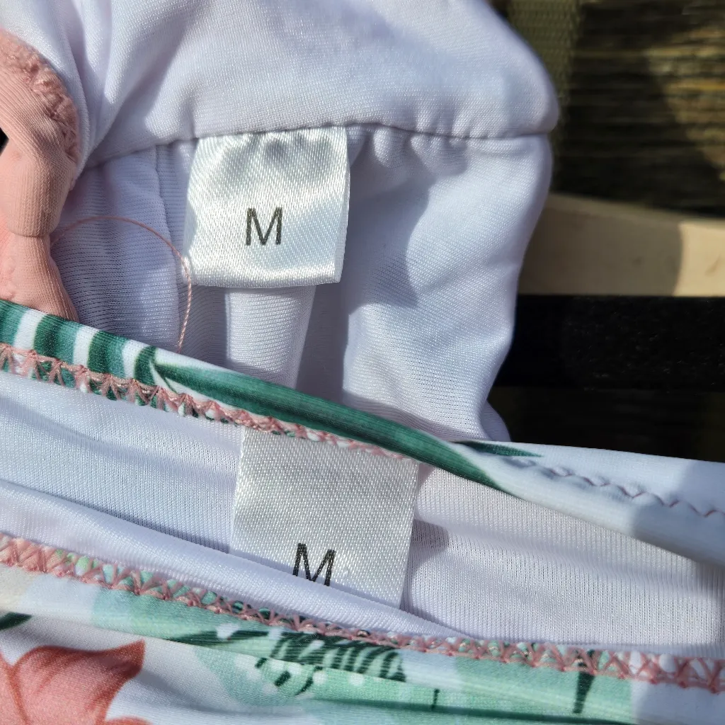 NEW Bikini Short Set Floral/Solid Size Medium Pink - Image 7