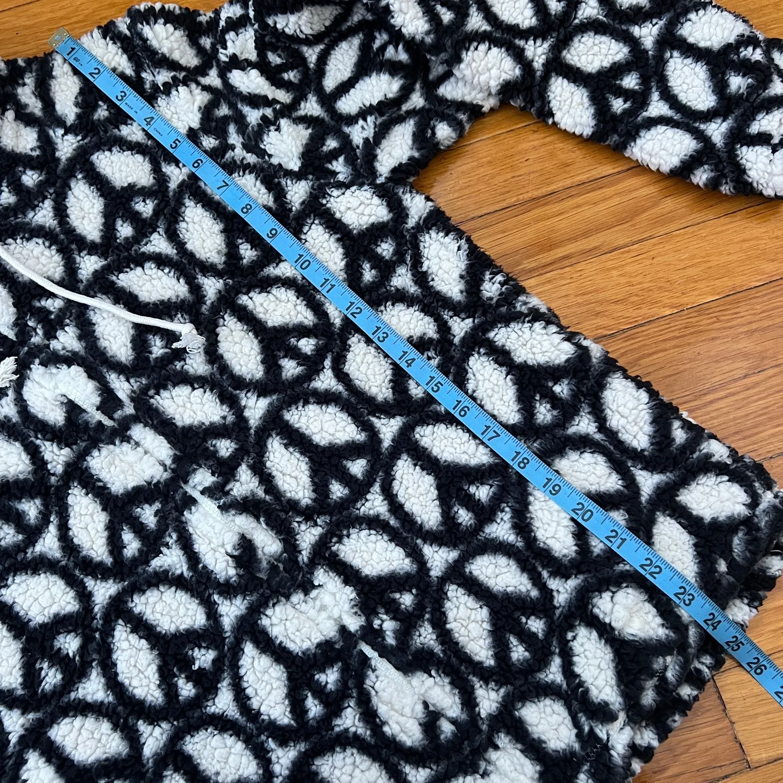 Pacsun Women's White & Black Peace Sign Print Full Zip Sherpa Hoodie Jacket S - Image 9