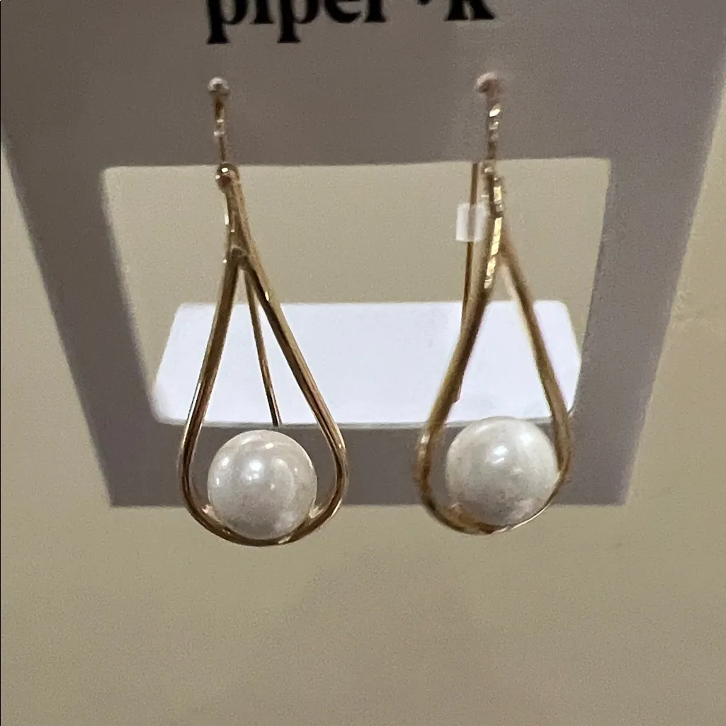 Piper K | Glass Pearl Teardrop Earrings Gold - Image 8