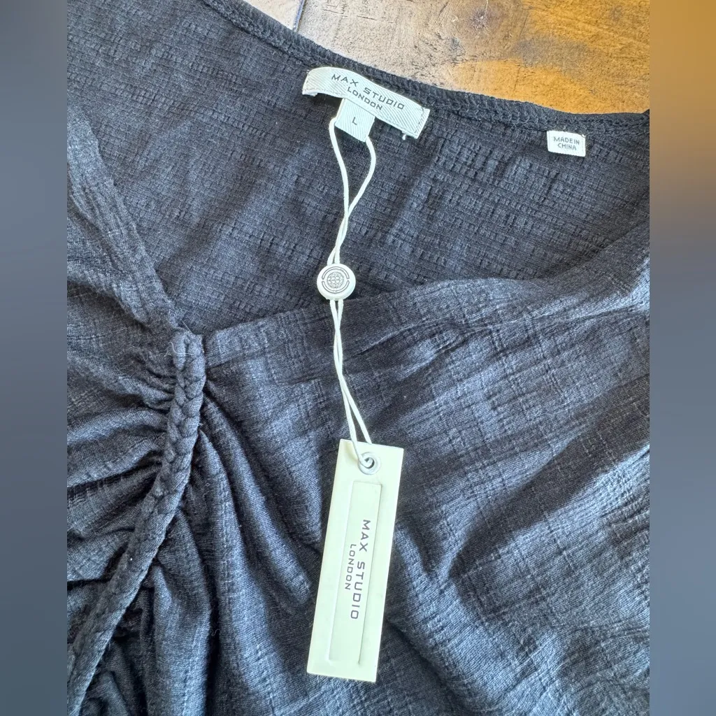 Max Studio Ruched Blouse Black Center Cinched V-Neck NWT size large - Image 3