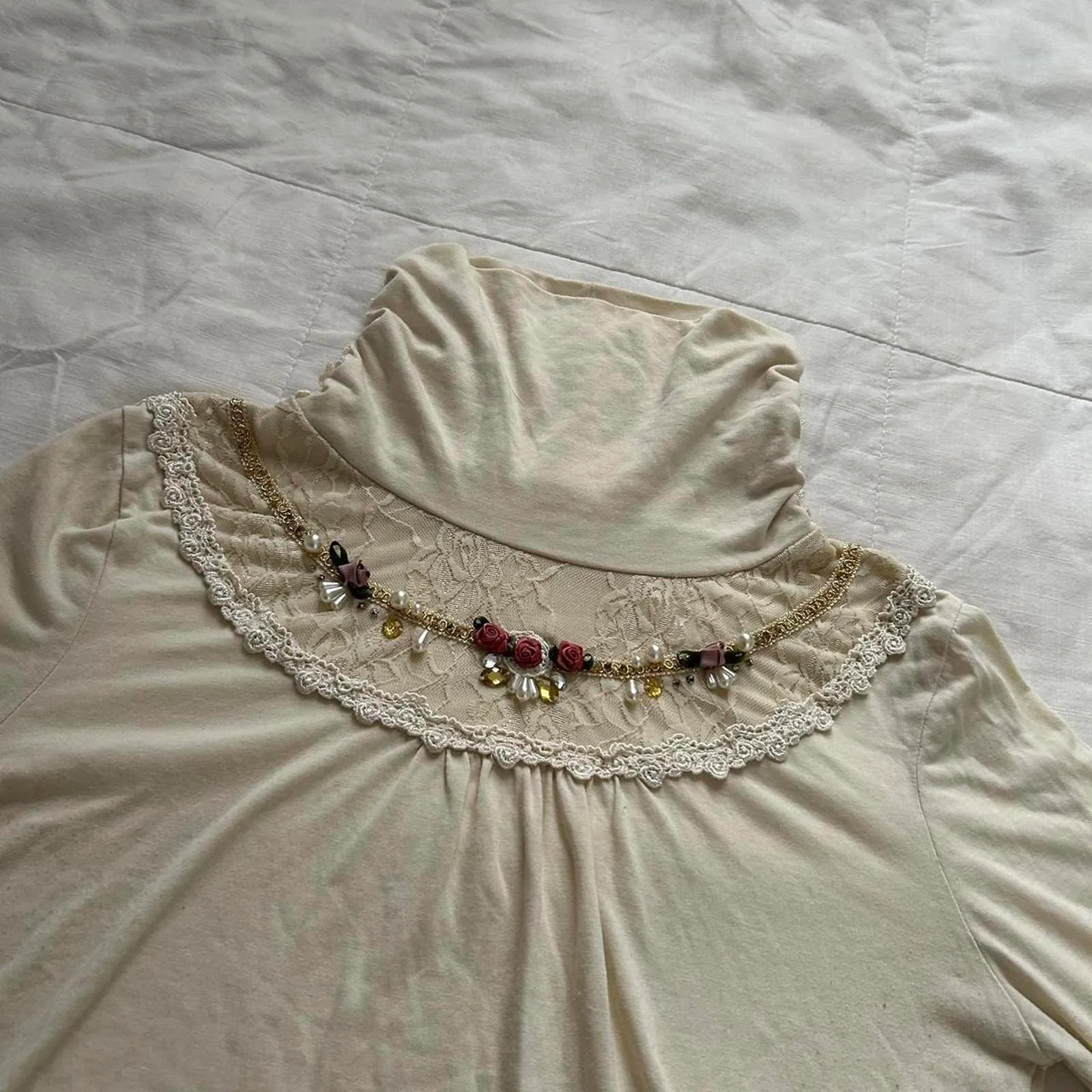 Axes Femme Cream white long sleeve turtleneck top lace ruffle red rosette pearl Size M - Image 2