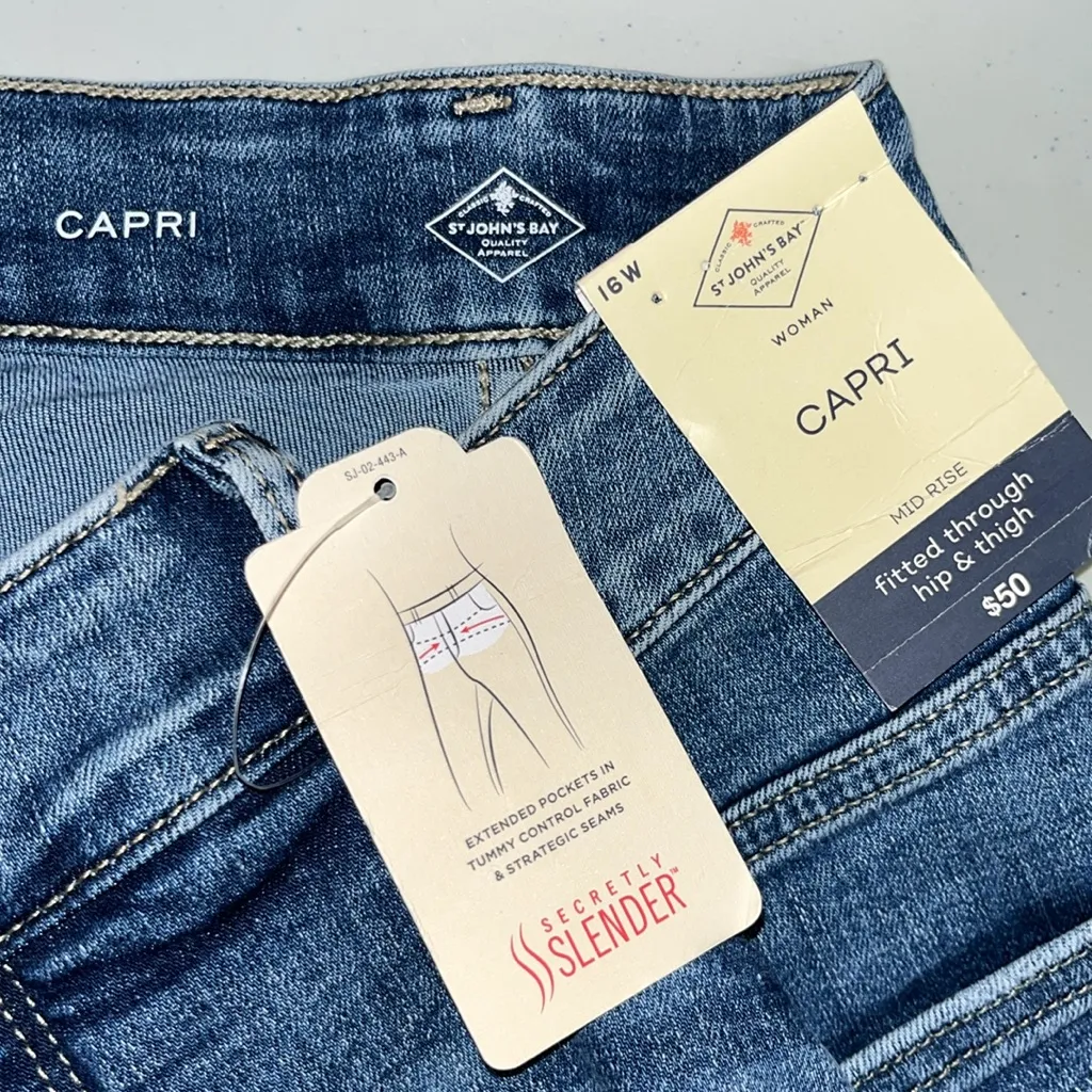 St. John's Bay Woman NWT Size 16W Medium Marina Blue Denim Mid Rise Jean Capris - Image 3