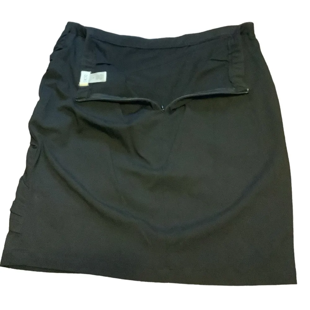 CACH’E Women’s Black Polyester Fitted Ruched Pencil Skirt Back Zipper Stretchy. Size M - Image 3