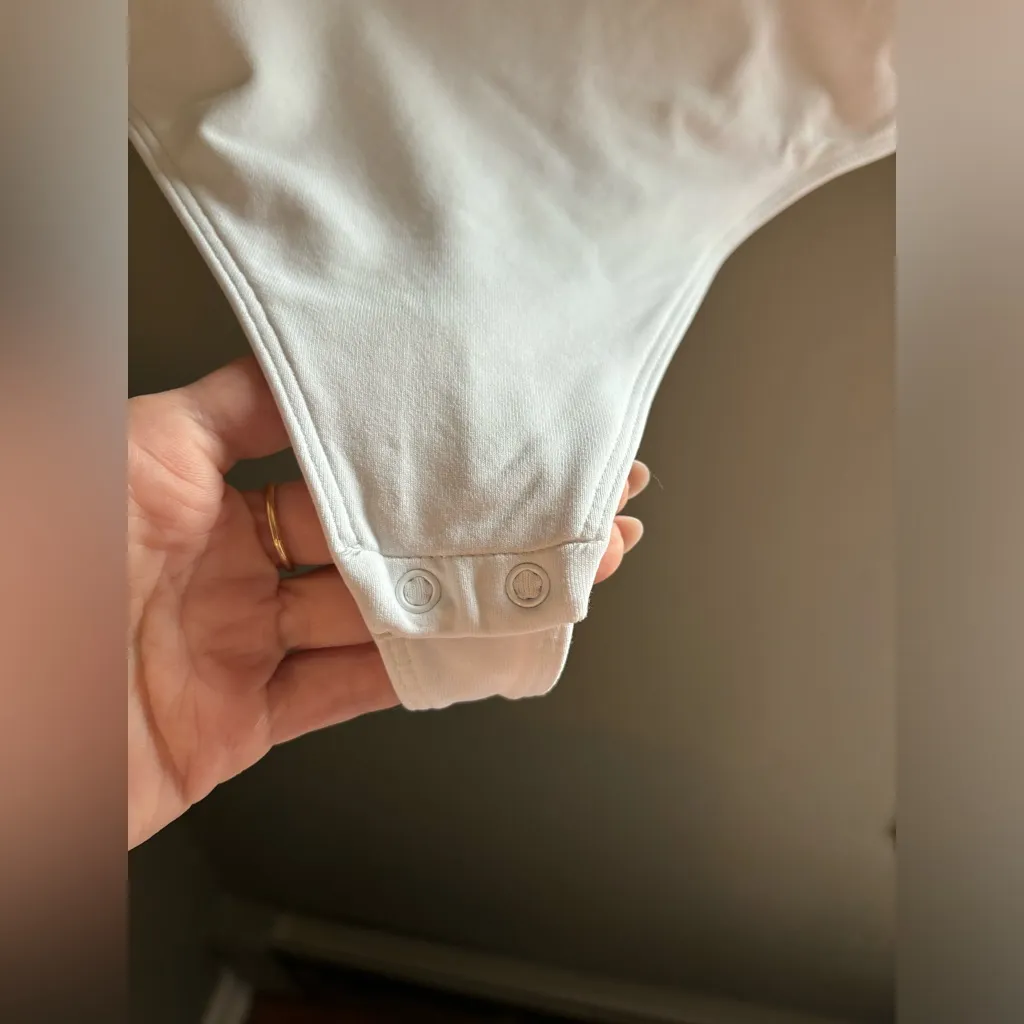 Aritzia White Short Sleeve Bodysuit - Image 4