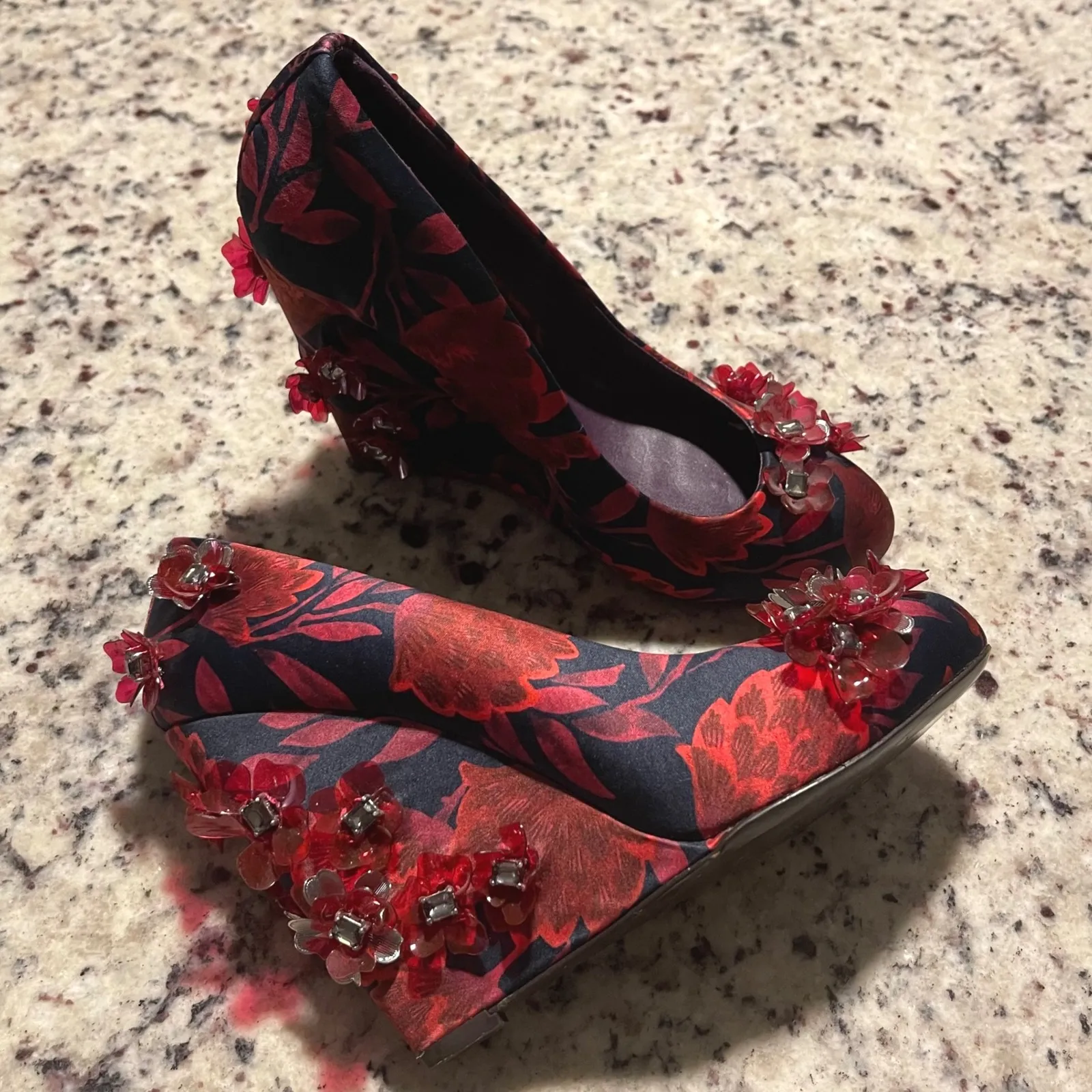 Tory‎ Burch Floral Satin Elmira Wedge Heels Red Navy Flower Embellished Size 7M - Image 6