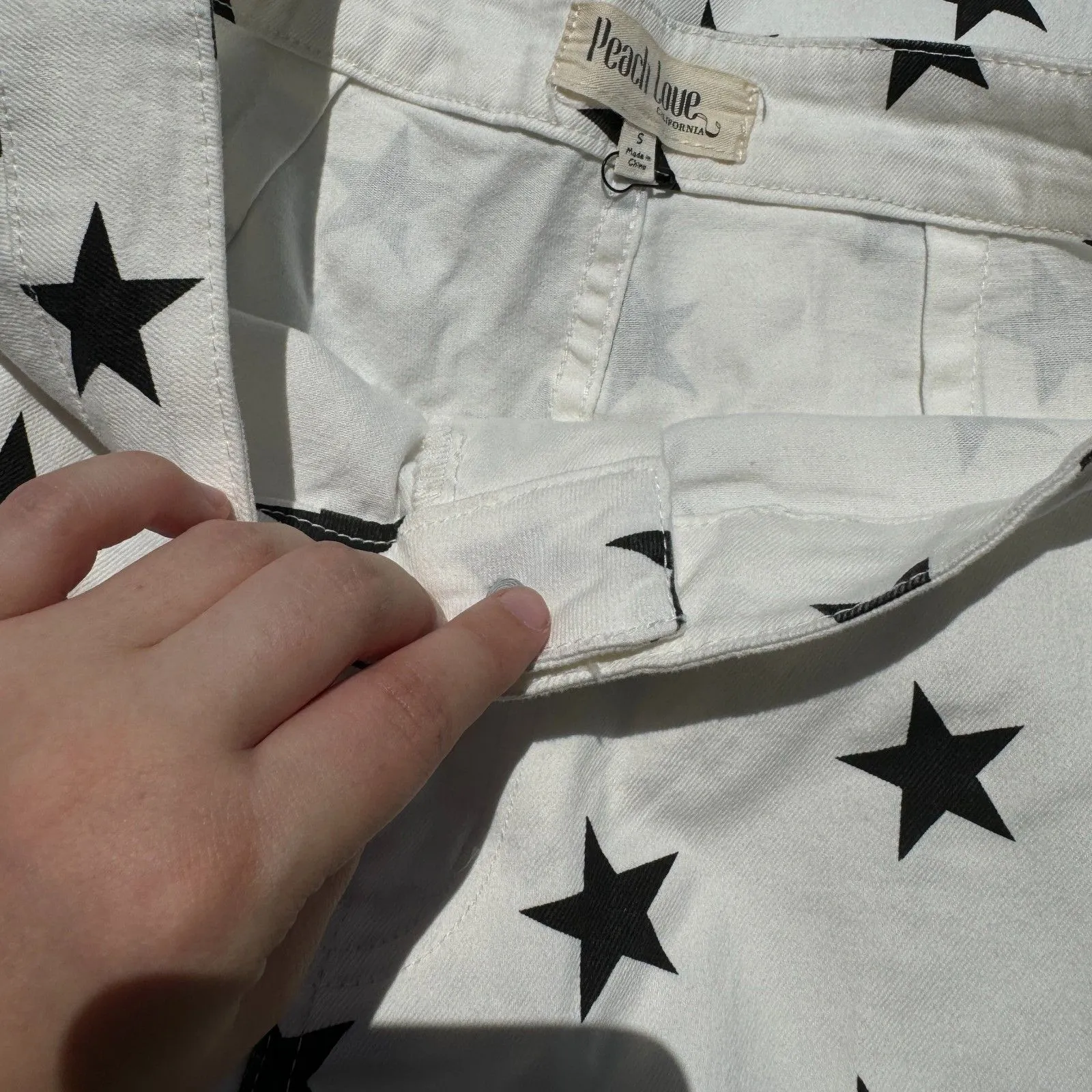 Peach Love California White Star Print Fringe Bell Bottom Jeans Size S Boho - Image 4