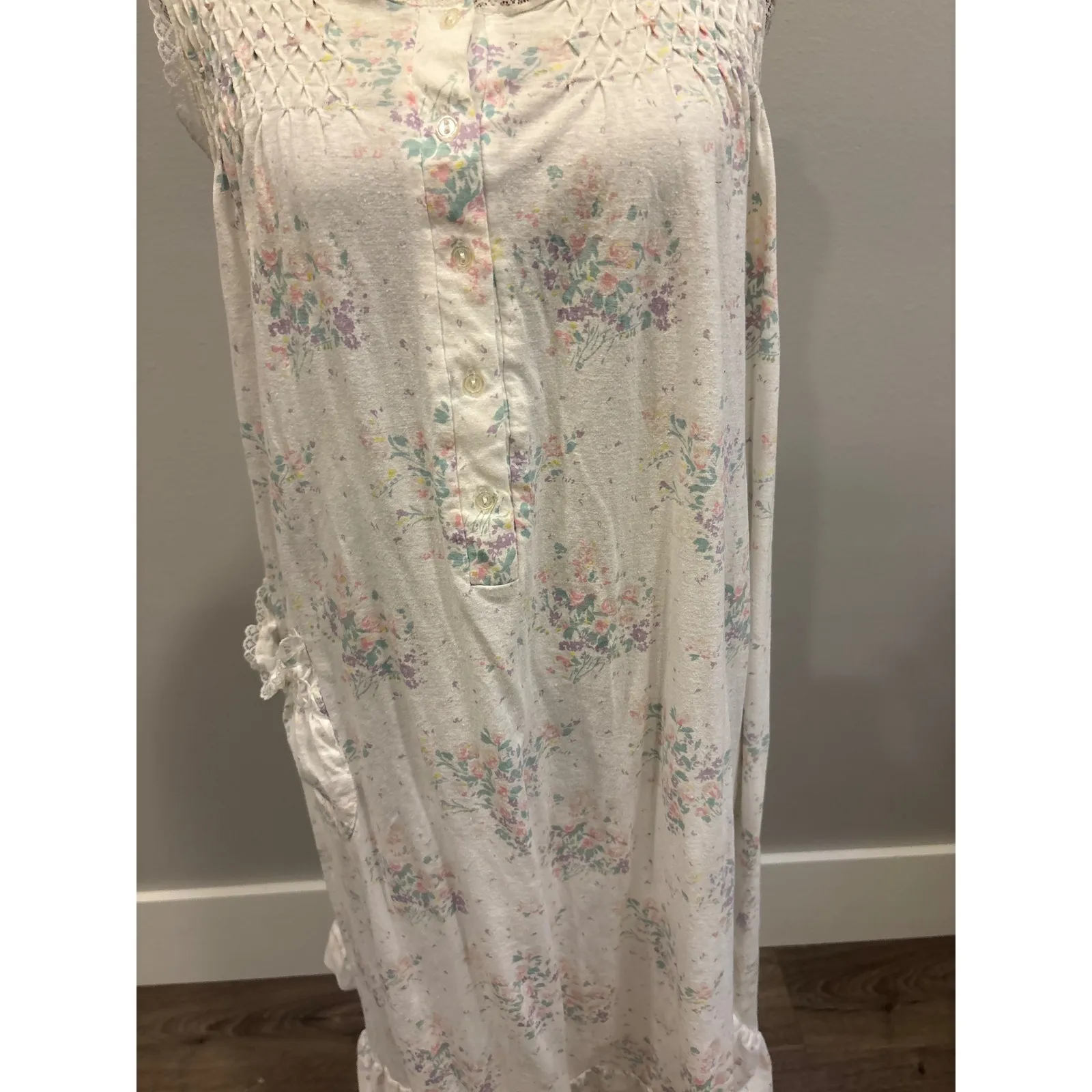 Vintage Eileen West Floral Nightgown Lace Trim Smocked Bodice Pearl Accents White Size M - Image 4