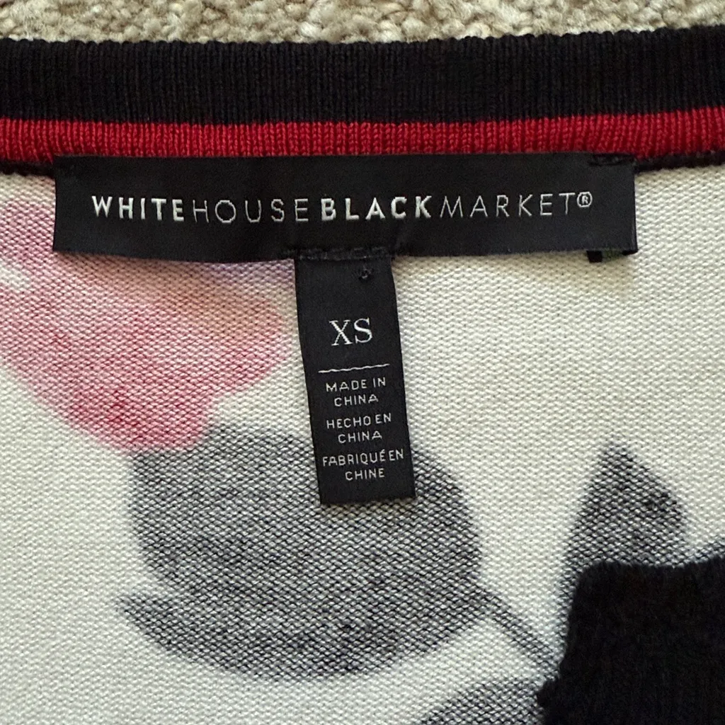 White House Black Market black red floral sweater cardigan sz XS - Image 3