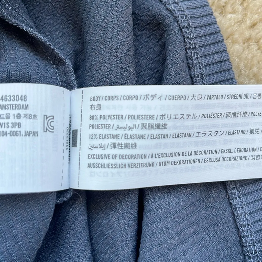 Hollister Ribbed Stretch Scoop Neck Short Sleeve Crop Top in Blue Women's Medium - Image 4