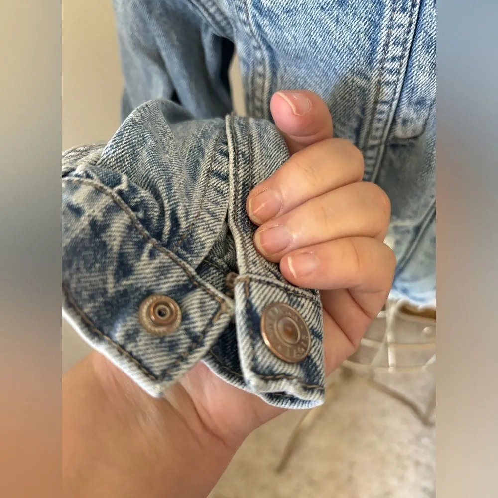 American eagle cropped distressed denim jacket with hood XS - Image 7