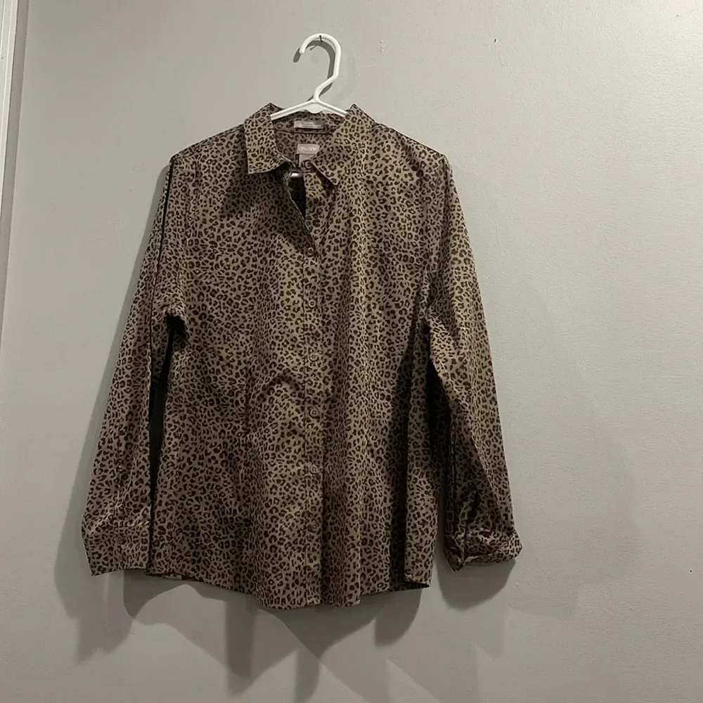 Chico’s Coolmax All Seasons Cheetah-Print Classic Button Down Shirt - Image 4