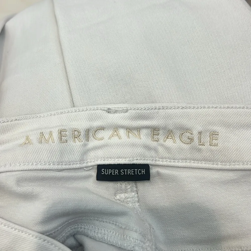 American Eagle White distressed super hi rise jegging  Jeans size 8 regular. - Image 8