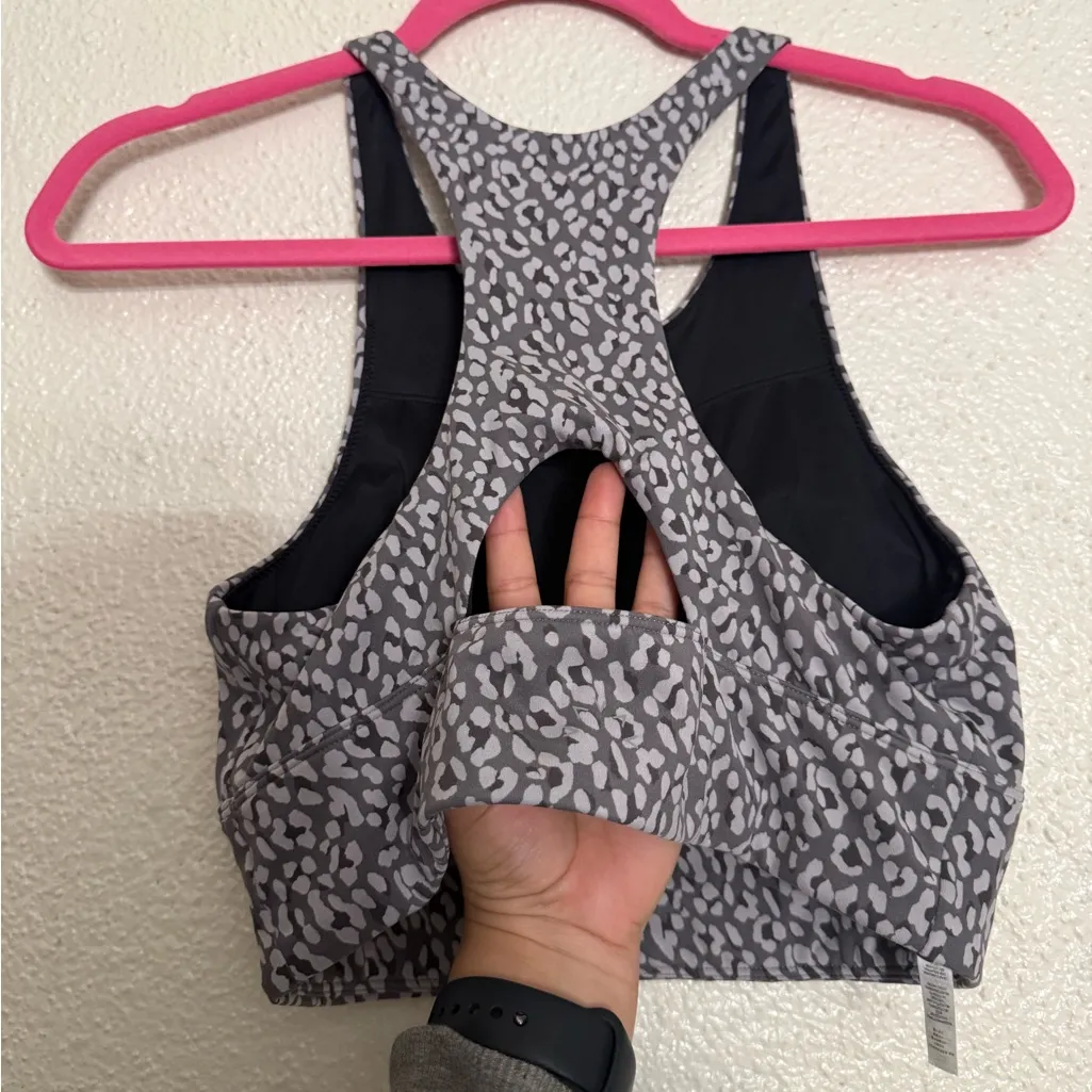 Varley Let's Move Harris Sports Bra grey & black size Large - Image 7