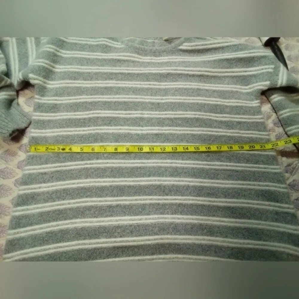 Soft sorrowndings small sweater top - Image 9