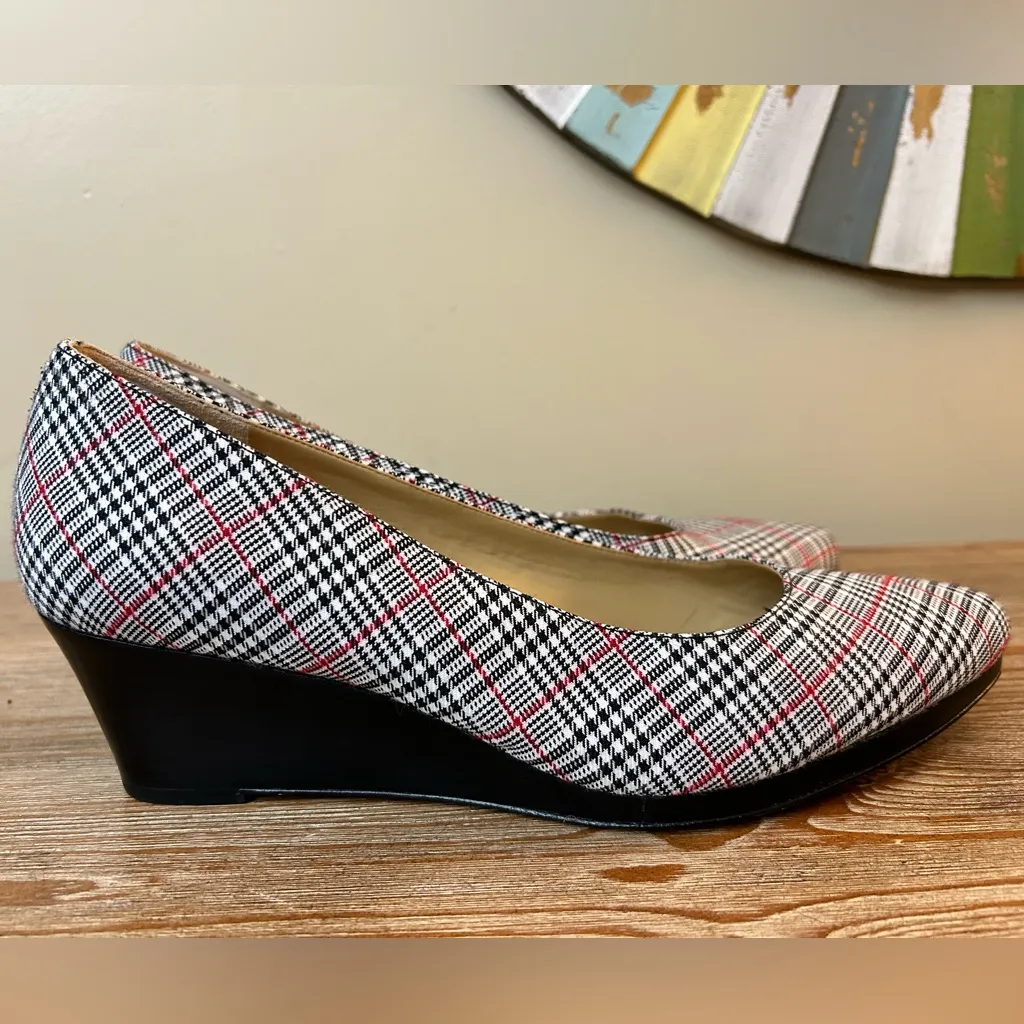 TALBOTS LACEY PLATFORM WEDGE - HEEL RED, BLACK & WHITE PLAID - Image 7