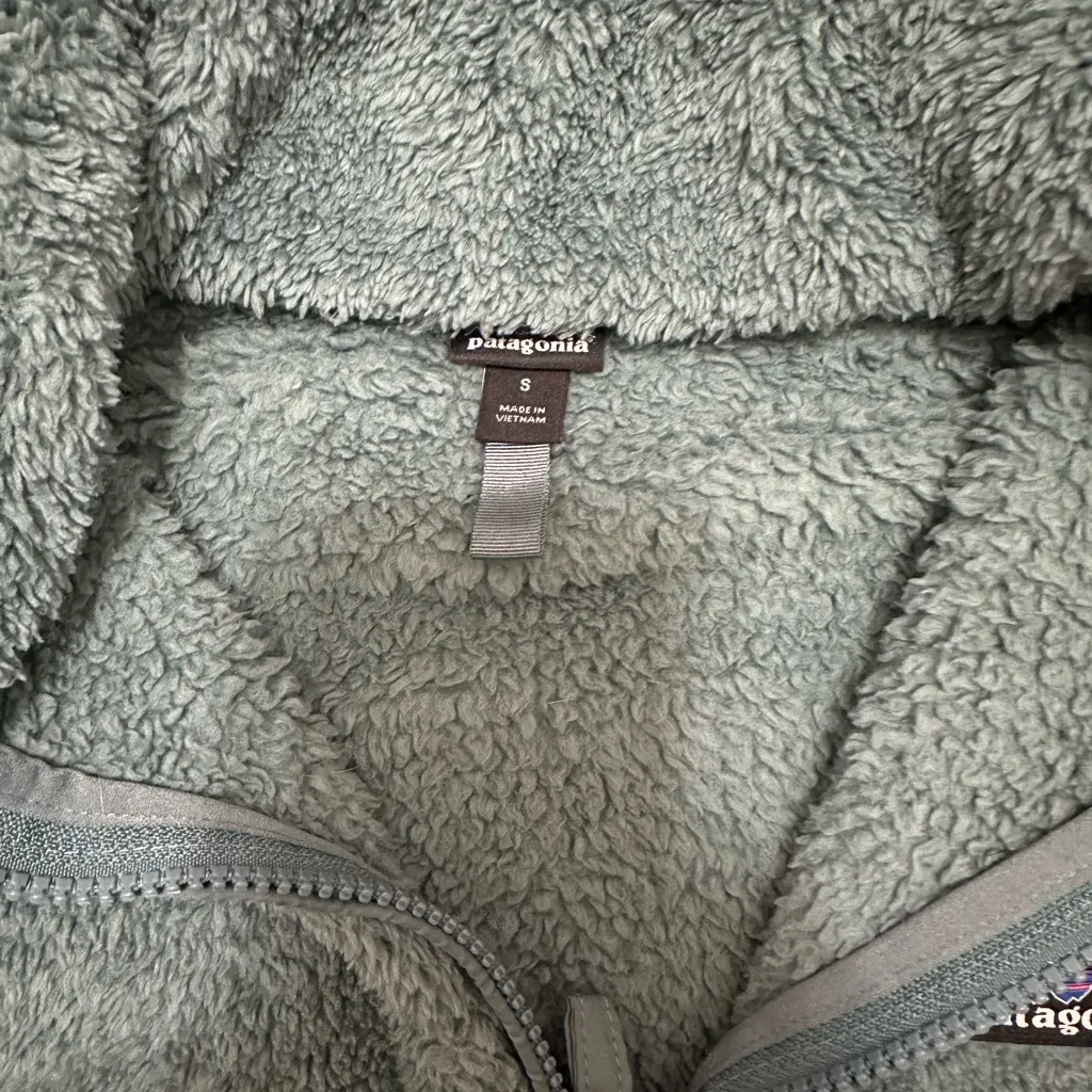 Patagonia Sage Green Fleece Jacket - Image 3