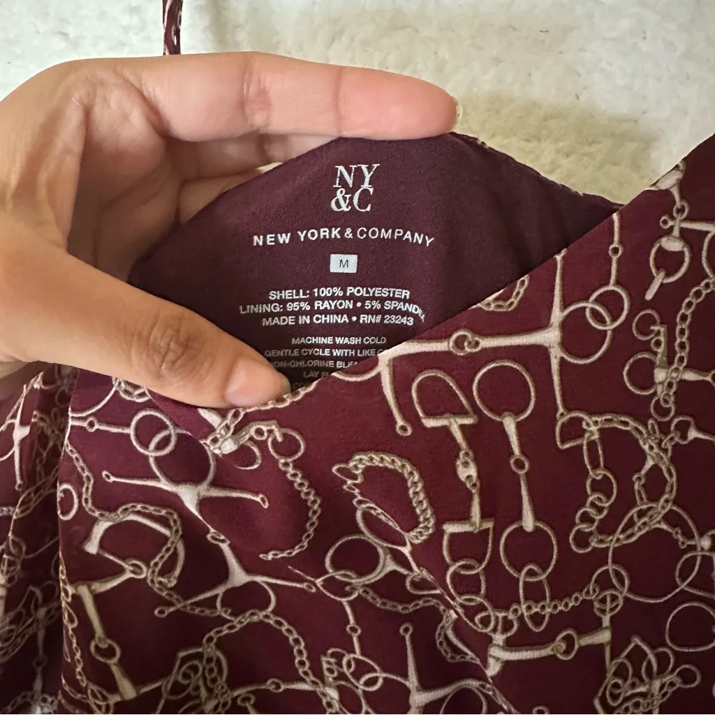 New York & Company Horse Chain Print Cami Flowy Top Size M - Image 3