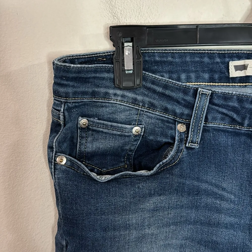 Levi’s mid rise medium wash vertical fade crease legging skinny jeans size 31 - Image 6