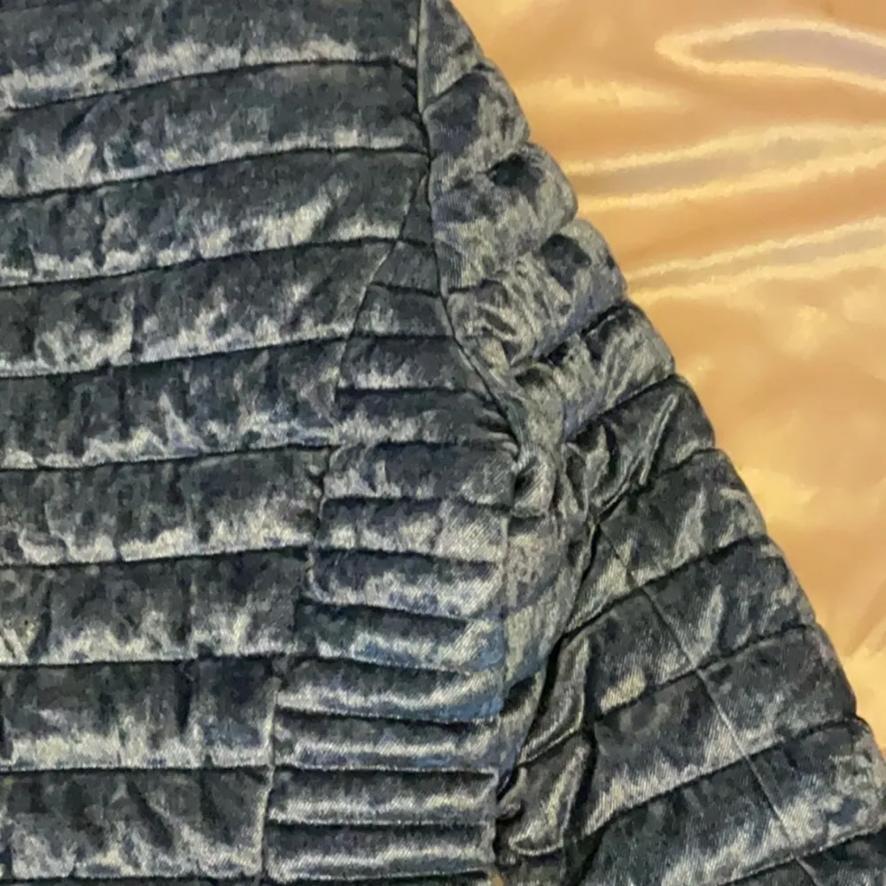 Guess Water Resistant /Wind Proof ” Blue Size small - Image 13