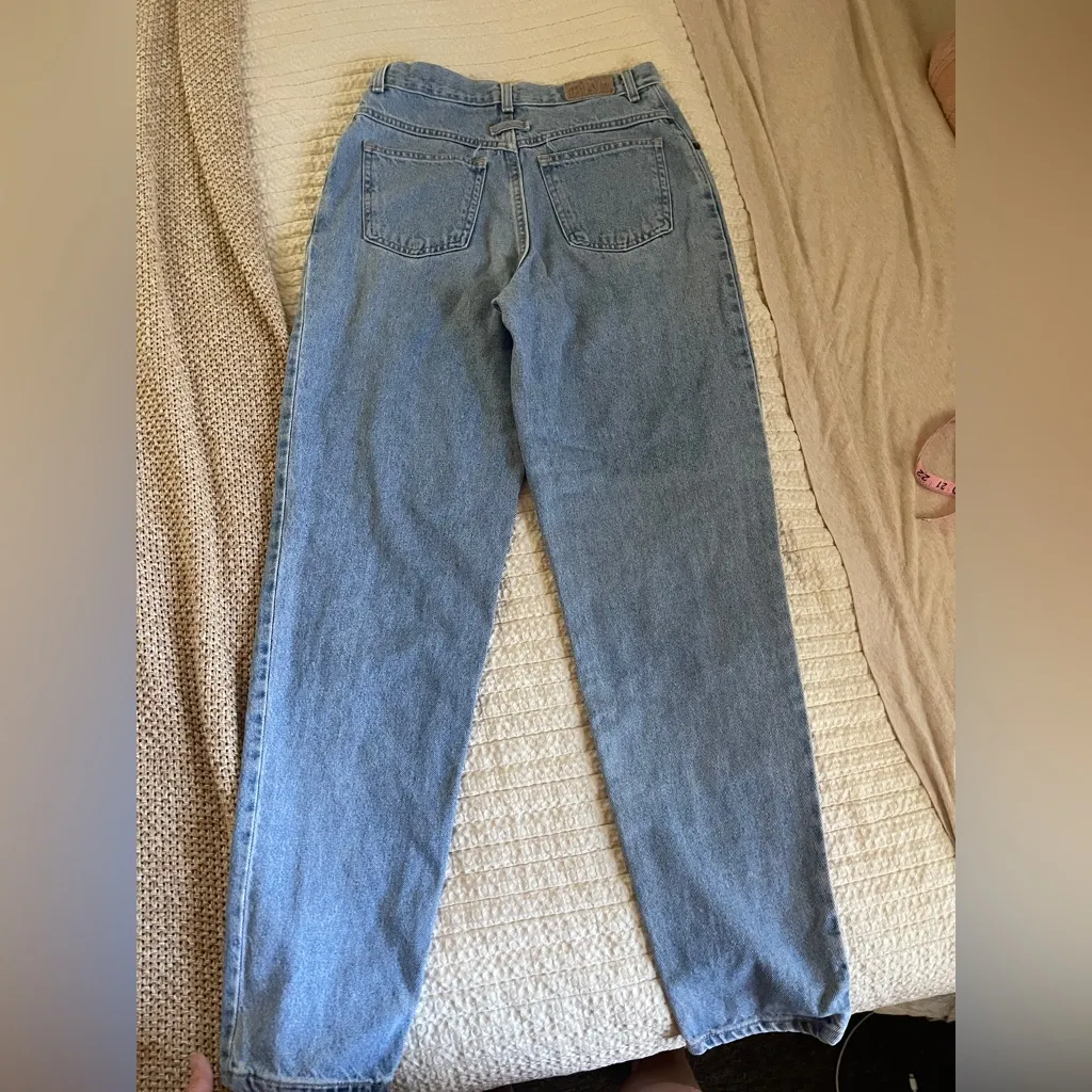 Vintage light wash high waisted Classic Blue Denim mom Jeans size 10 - Image 4