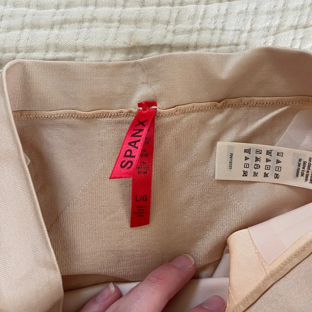 Spanx OnCore Firm Control Mid-Thigh Shaper Size L - Image 4