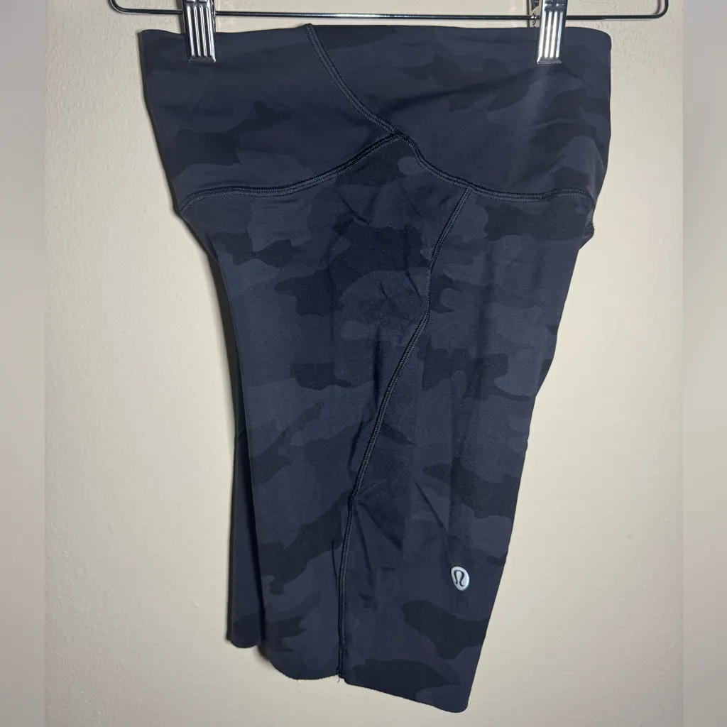 Lululemon Base Pace High-Rise Short 8"
Heritage 365 Camo Deep Coal Multi… - Image 4