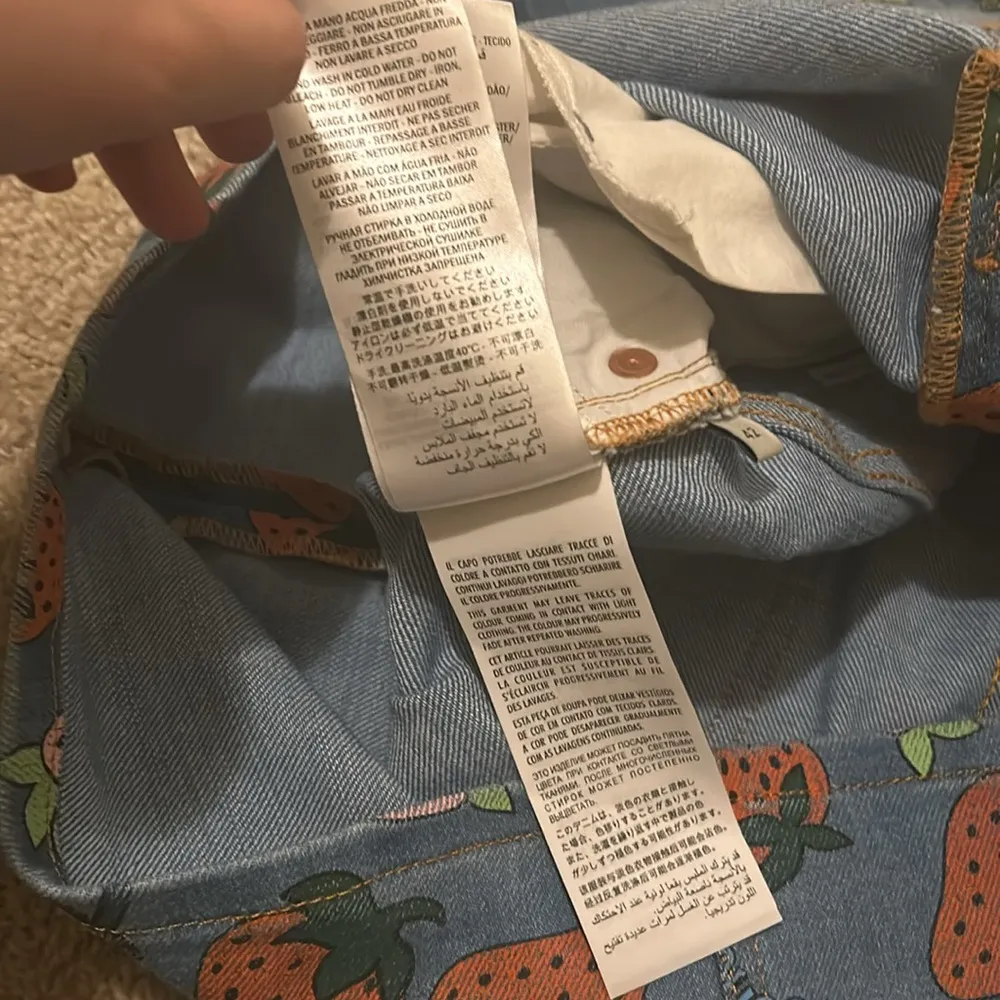 Gucci Denim Skirt with Strawberry Print size IT 42 - Image 8