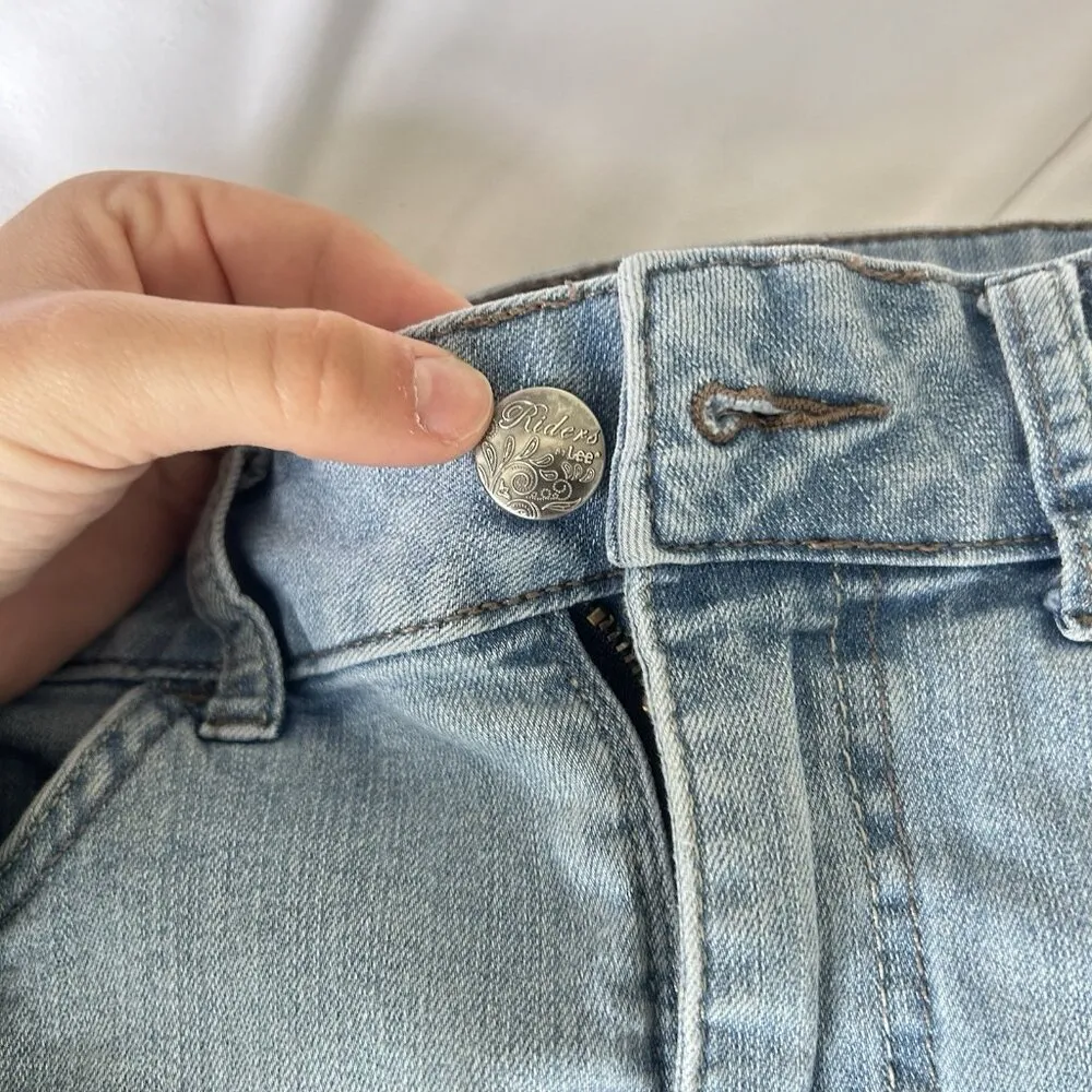 Riders By Lee Womens 8M Curvy Fit Bermuda Stretch Light Denim Summer Shorts Blue Size 8 - Image 5