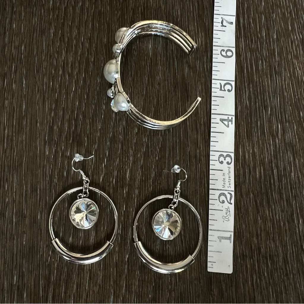Custom Jewelry Set chunky earrings and cuff bracelet, faux pearls and rhinestone Silver - Image 3