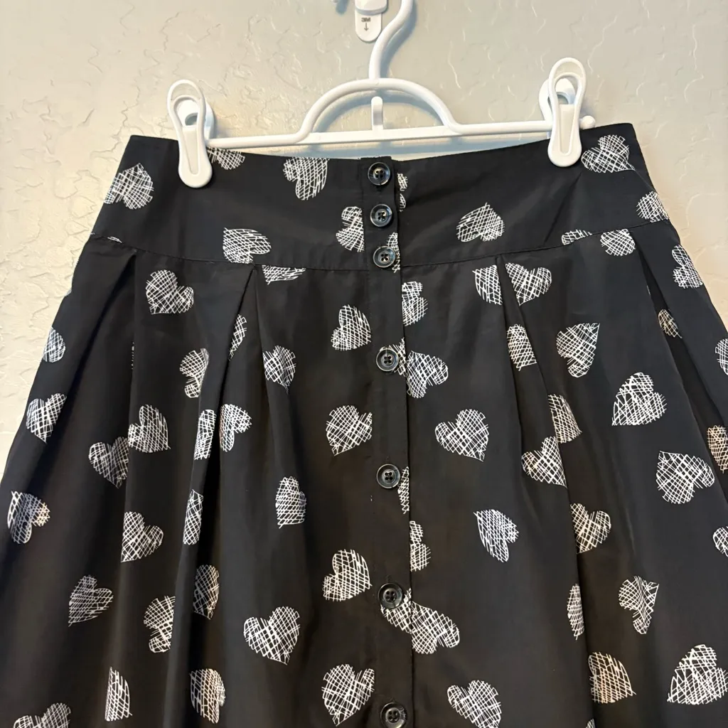 Downeast Basics black and white scribble heart high waisted circle skirt small - Image 2