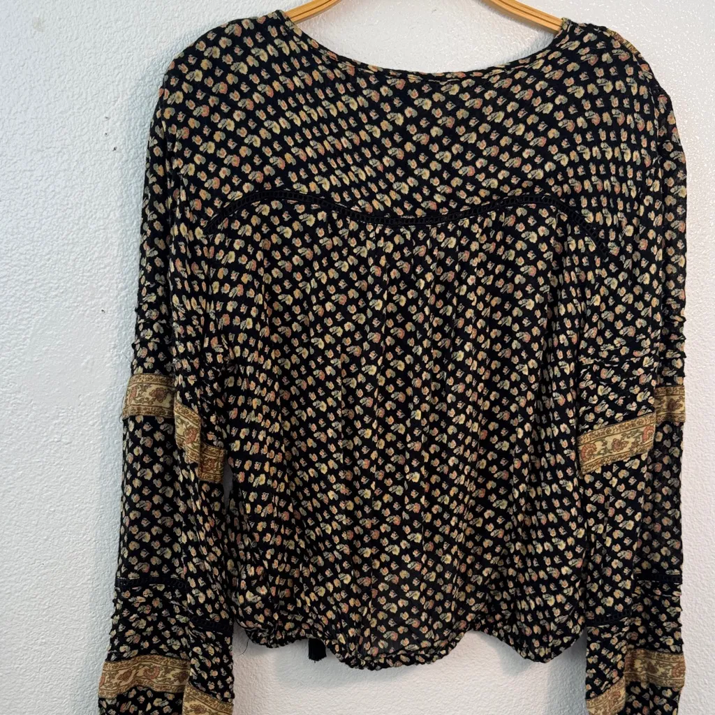 Amuse Society Black and Gold Patterned Blouse - Image 7