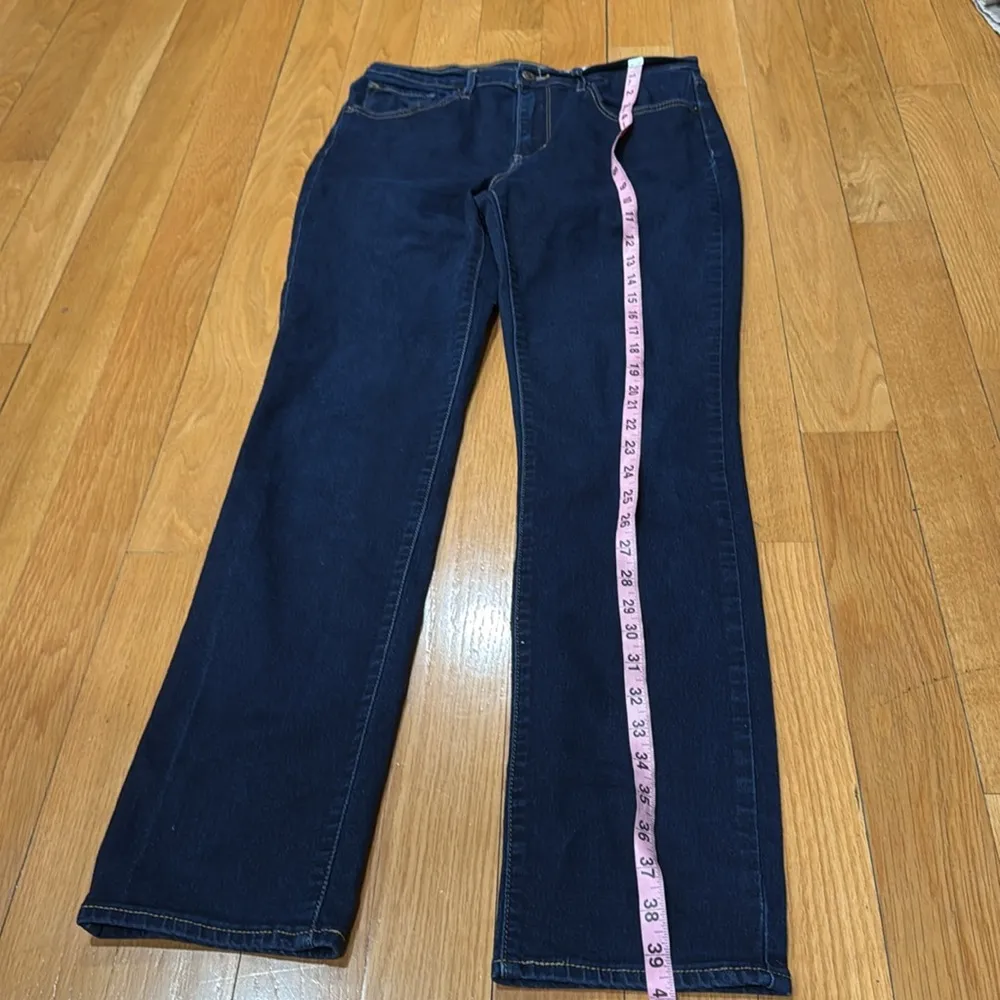 Levi Strauss & co women’s 724 high rise straight jeans size 30. - Image 8