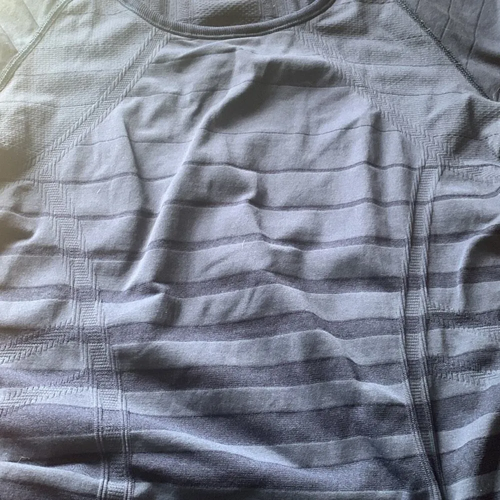 Athleta women's medium fastest track tee blue gradient swiftly short sleeve shir - Image 6