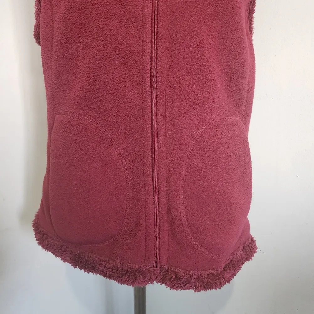 Laura Scott Reversible Faux Fur / Fleece Burgundy Vest - Image 8