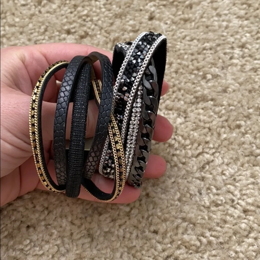 EXPRESS  magnet close bracelets blk/gld blk/silver - Image 3