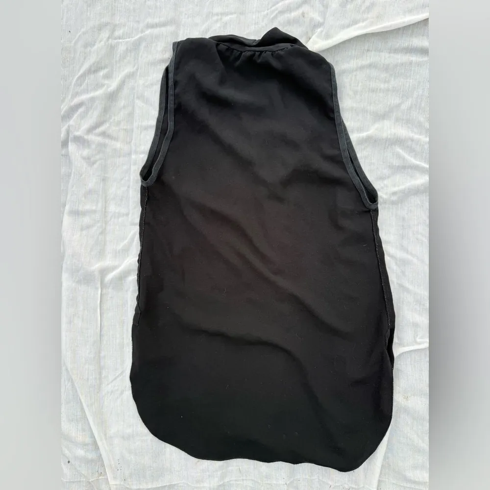 Aritzia Wilfred Black Sleeveless Button-Down Blouse, size XXS - Image 2