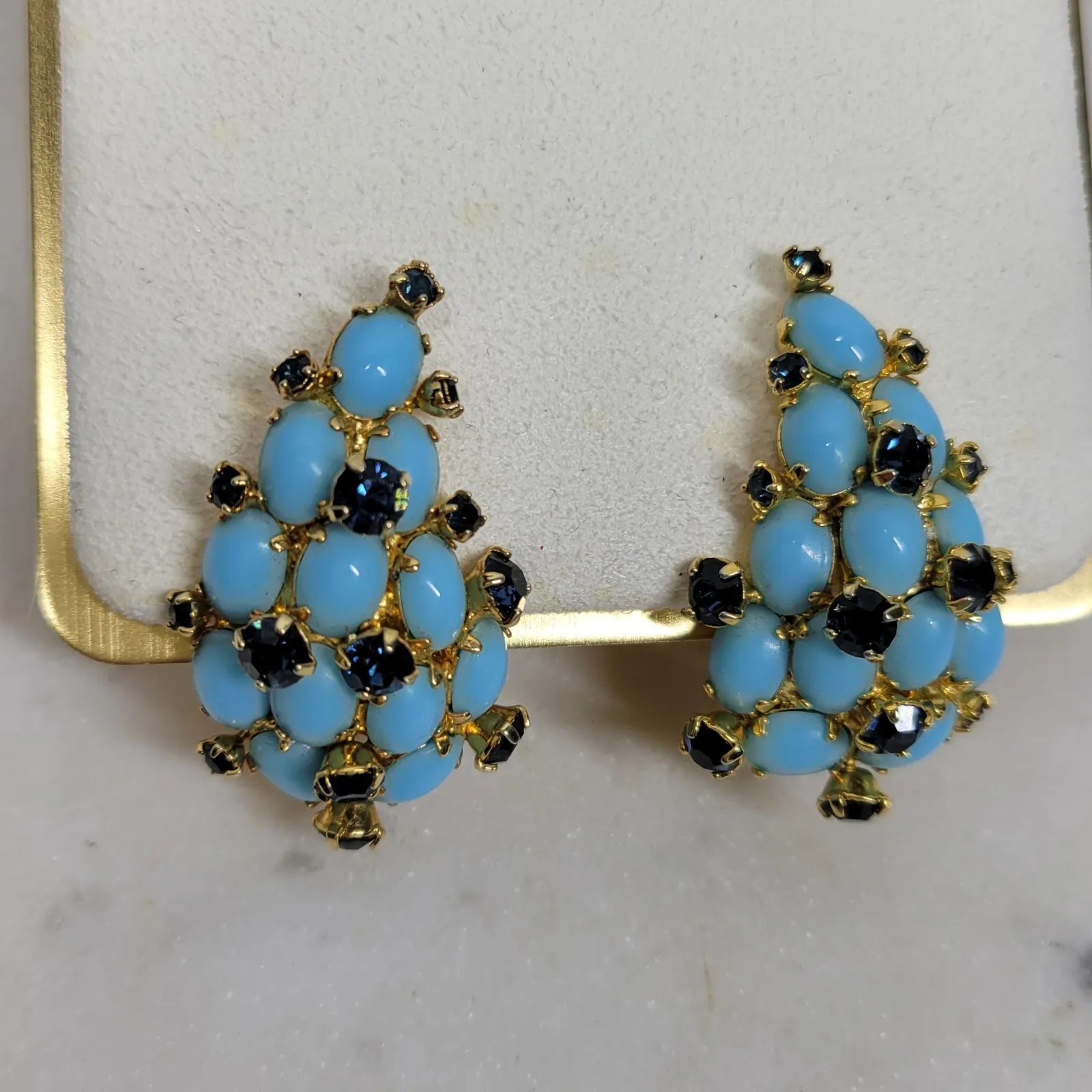 Vendome Cluster Rhinestones Earrings Blue Faux Opal Grapes Gold Tone Signed - Image 11