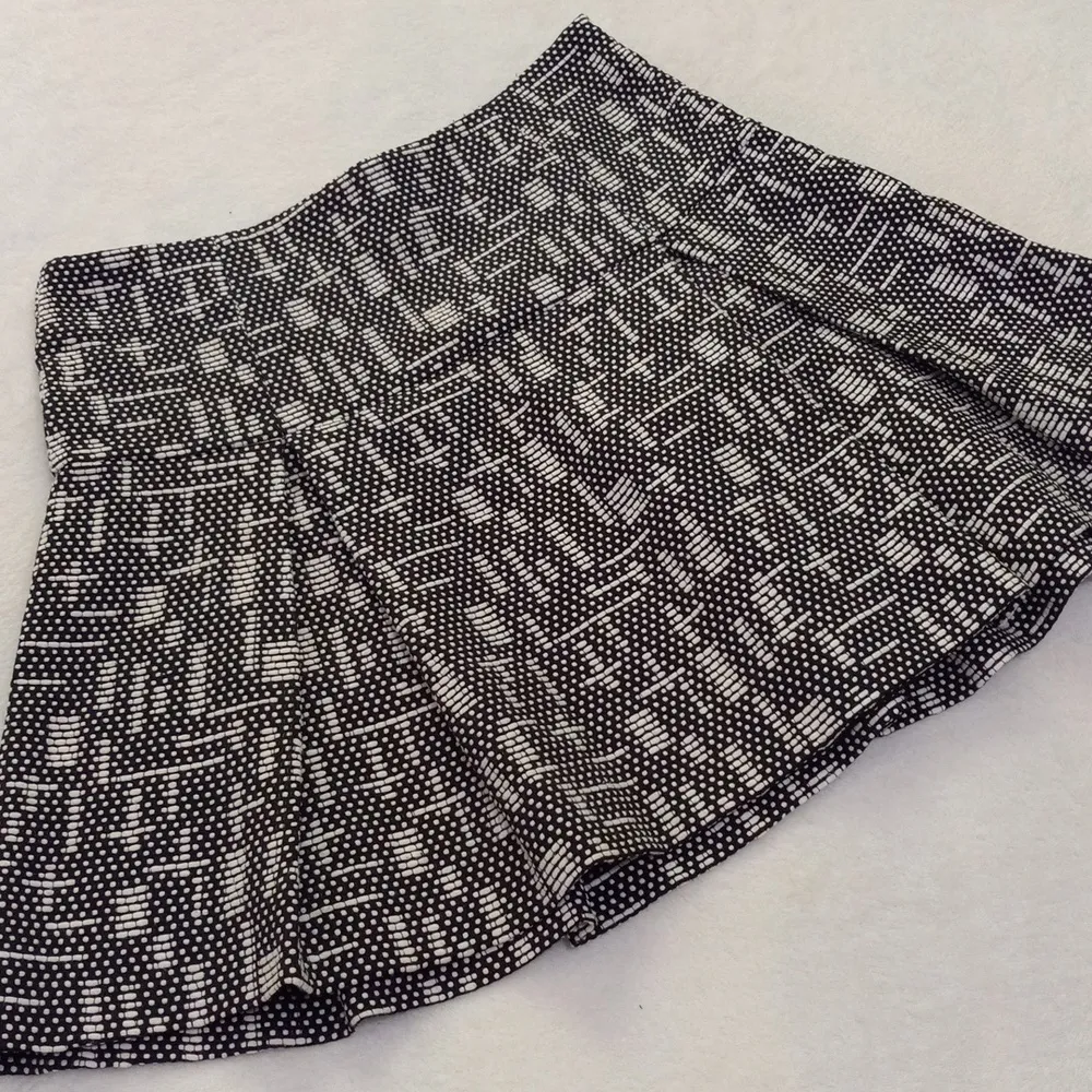 Armani Exchange Black & White Pleated Mini Knit Skirt - Image 2