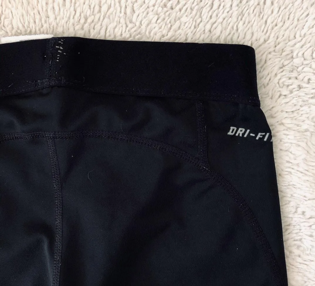 Pro Black Cropped Leggings - Image 4