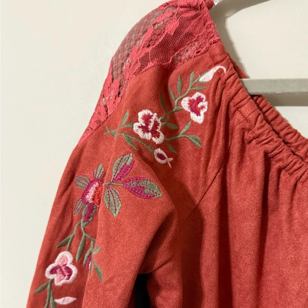 Umgee medium off the shoulder boho bell sleeve top lace & embroidered floral top - Image 3