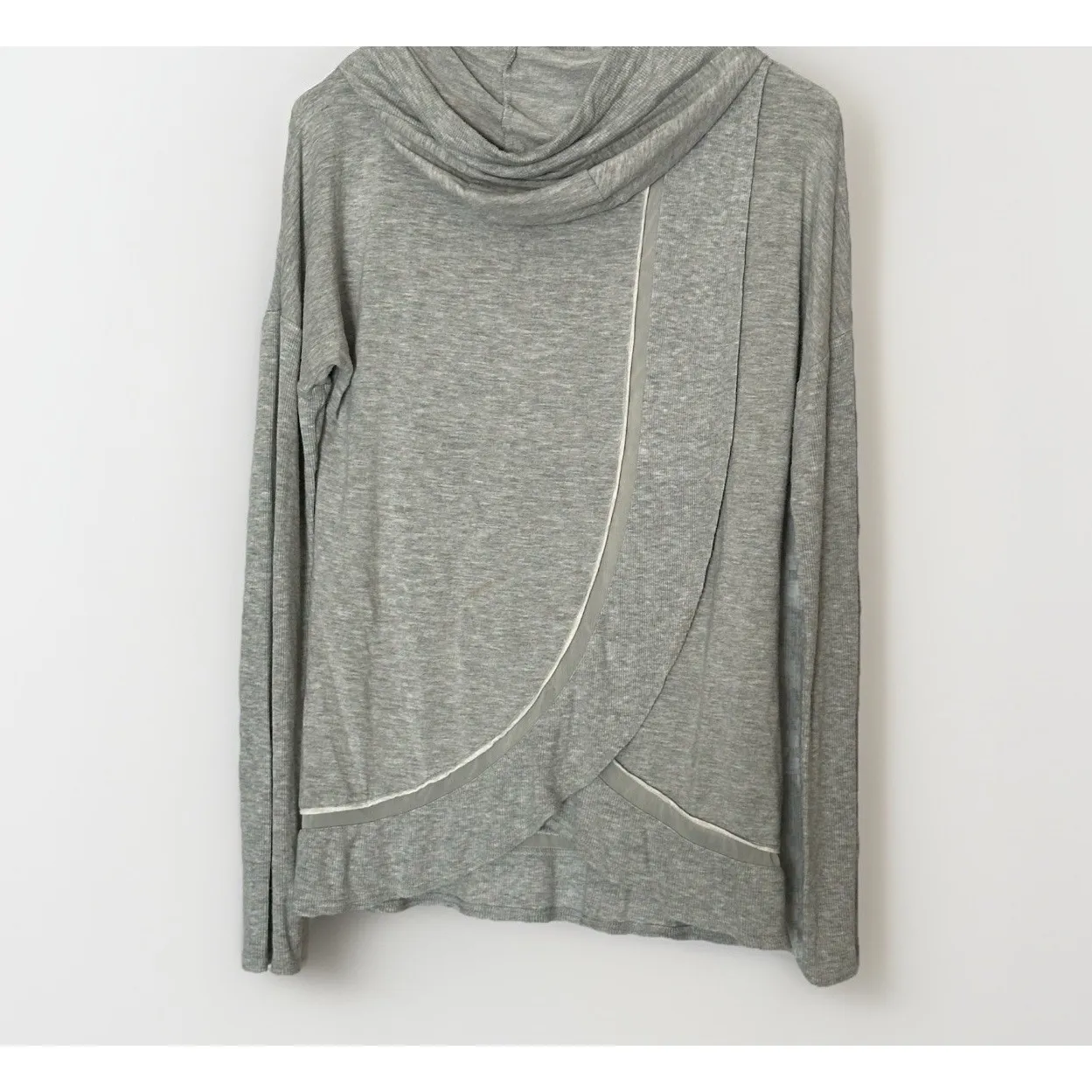 Alo Yoga Hail Long Sleeve Hoodie Top Womens Medium Gray Clean Girl Athleisure - Image 2