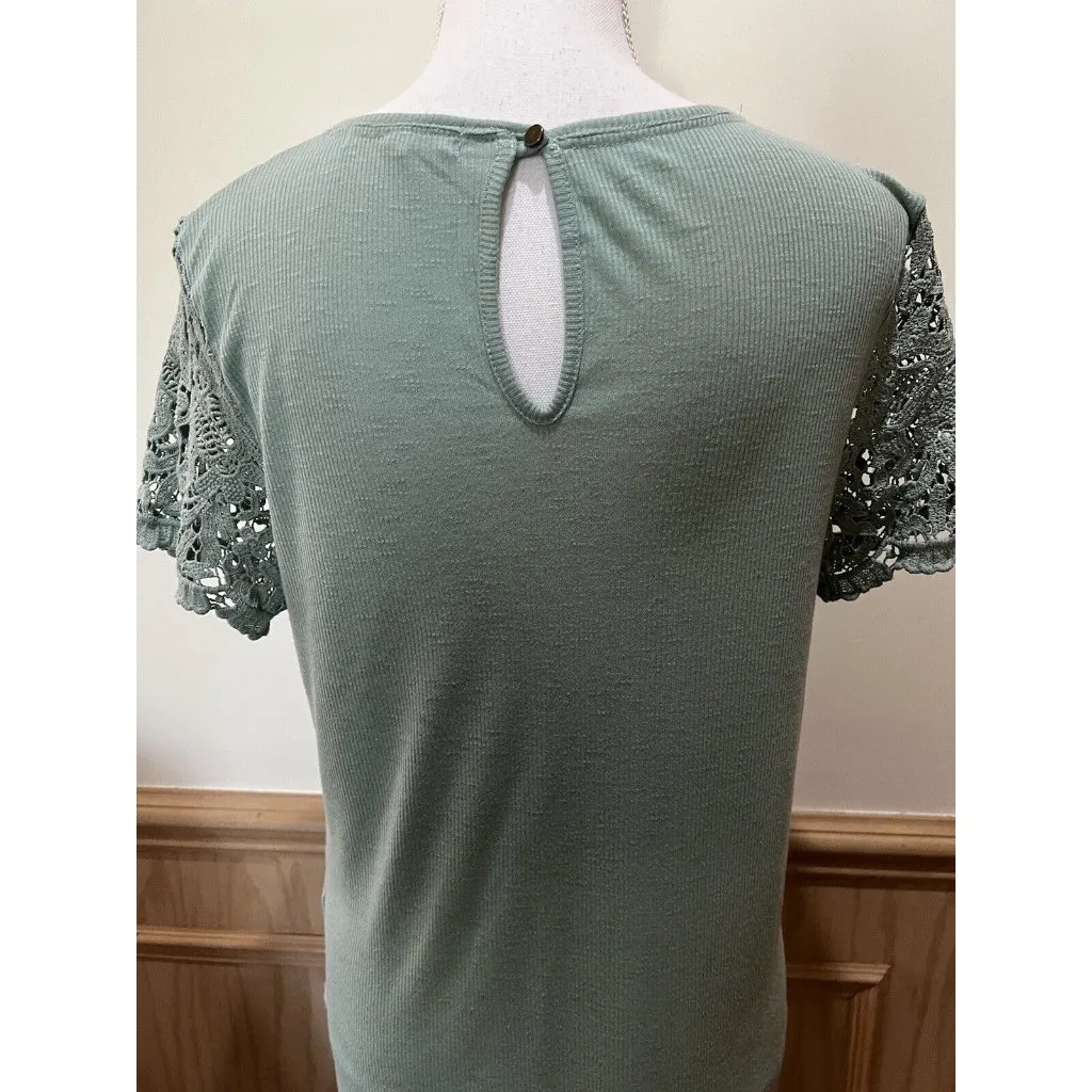 Jolt Pullover Top ~ Crochet Top & Sleeves ~ Size Medium ~ Light Green - Image 5