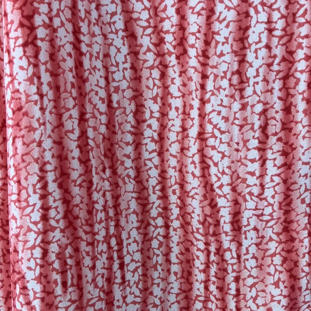 Michael Kors coral pink printed blouse with front zipper size medium - Image 6