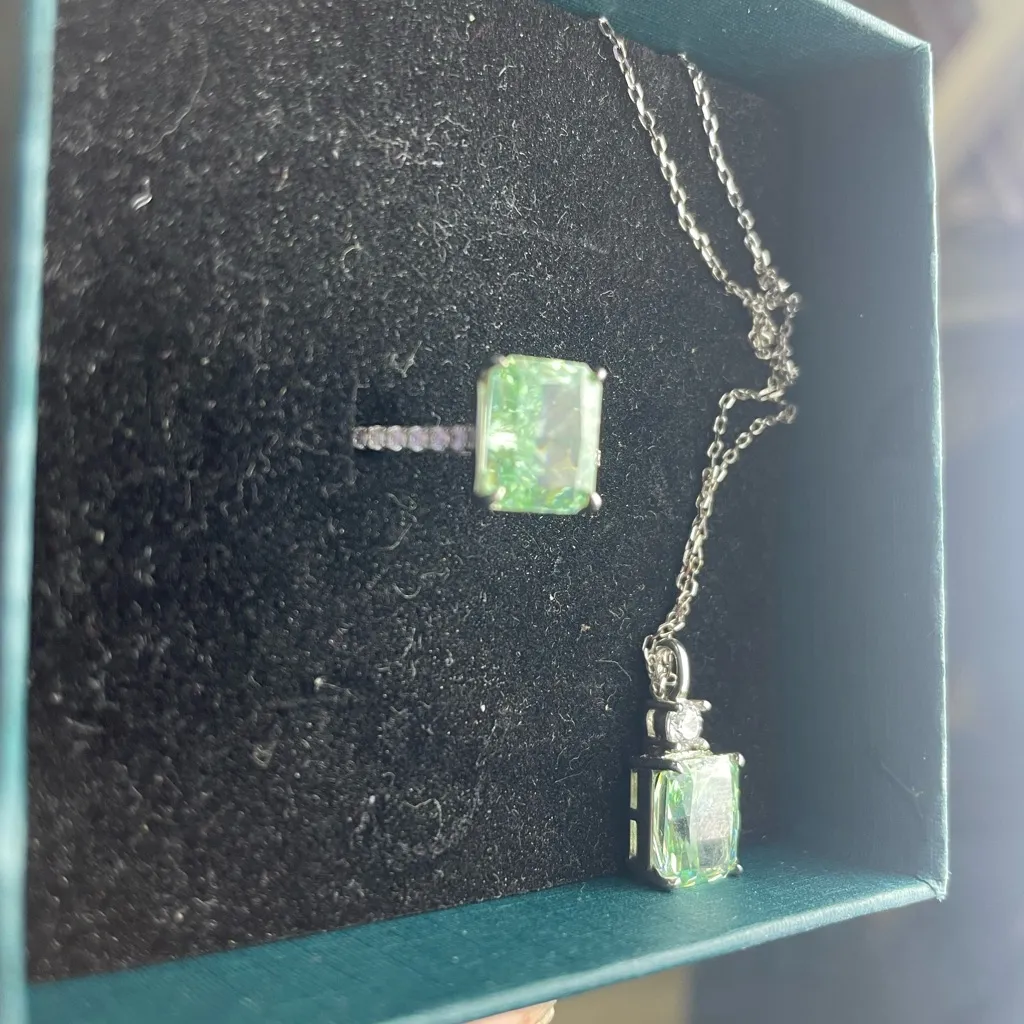 Stamped .925 over platinum or 18k gold Elegant Silver and Green Jewelry Set - Image 7
