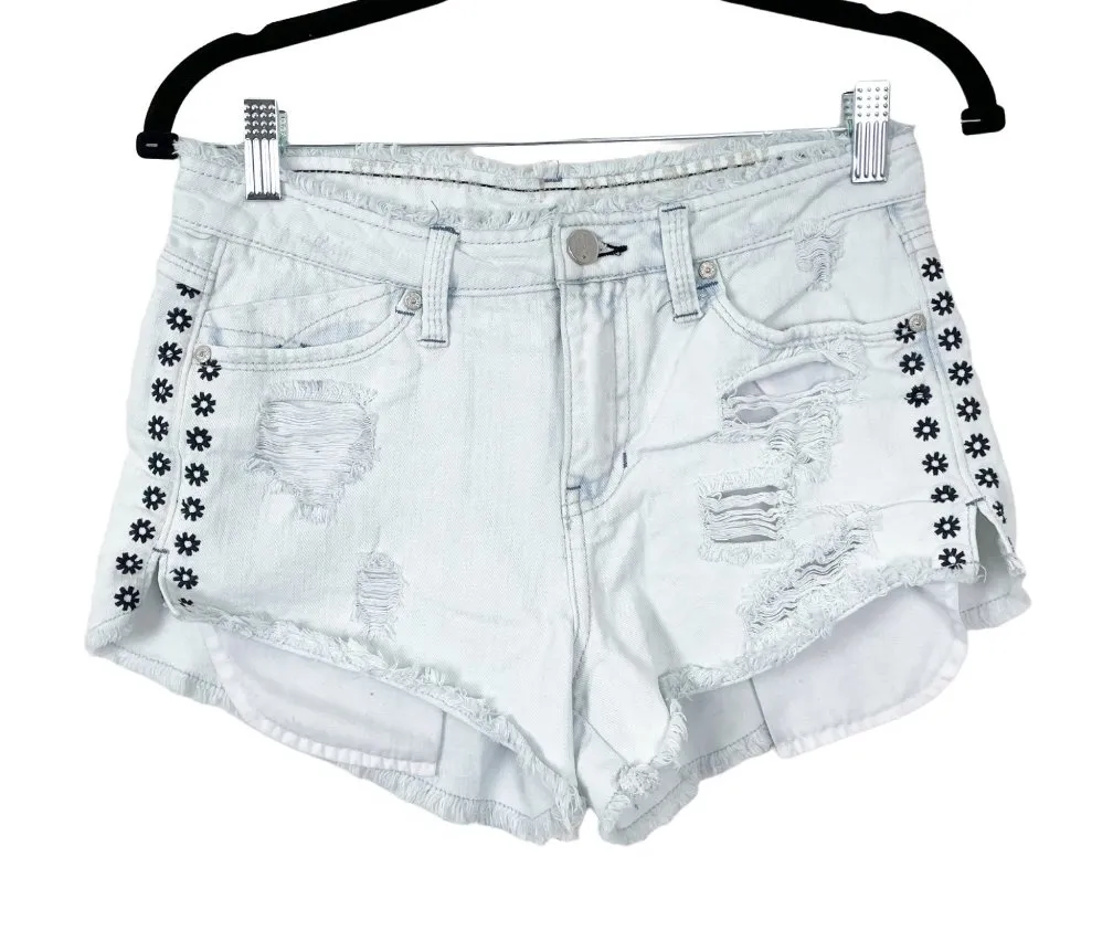 Rewash Woman's Sz 3/26 Light Wash Mid Rise Embroidered Distressed Denim Shorts‎ - Image 1