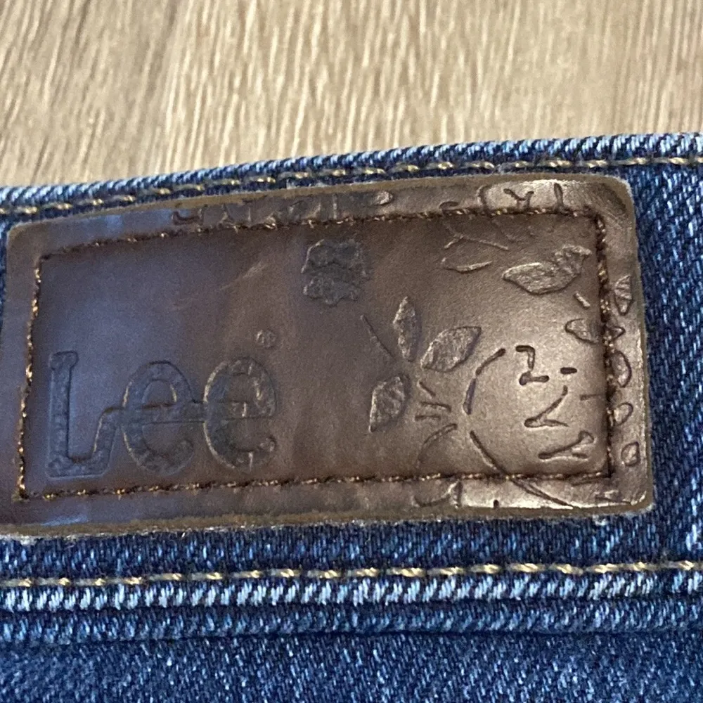 COPY - Lee womens relaxed fit at the waist blue jeans size 12 - Image 7