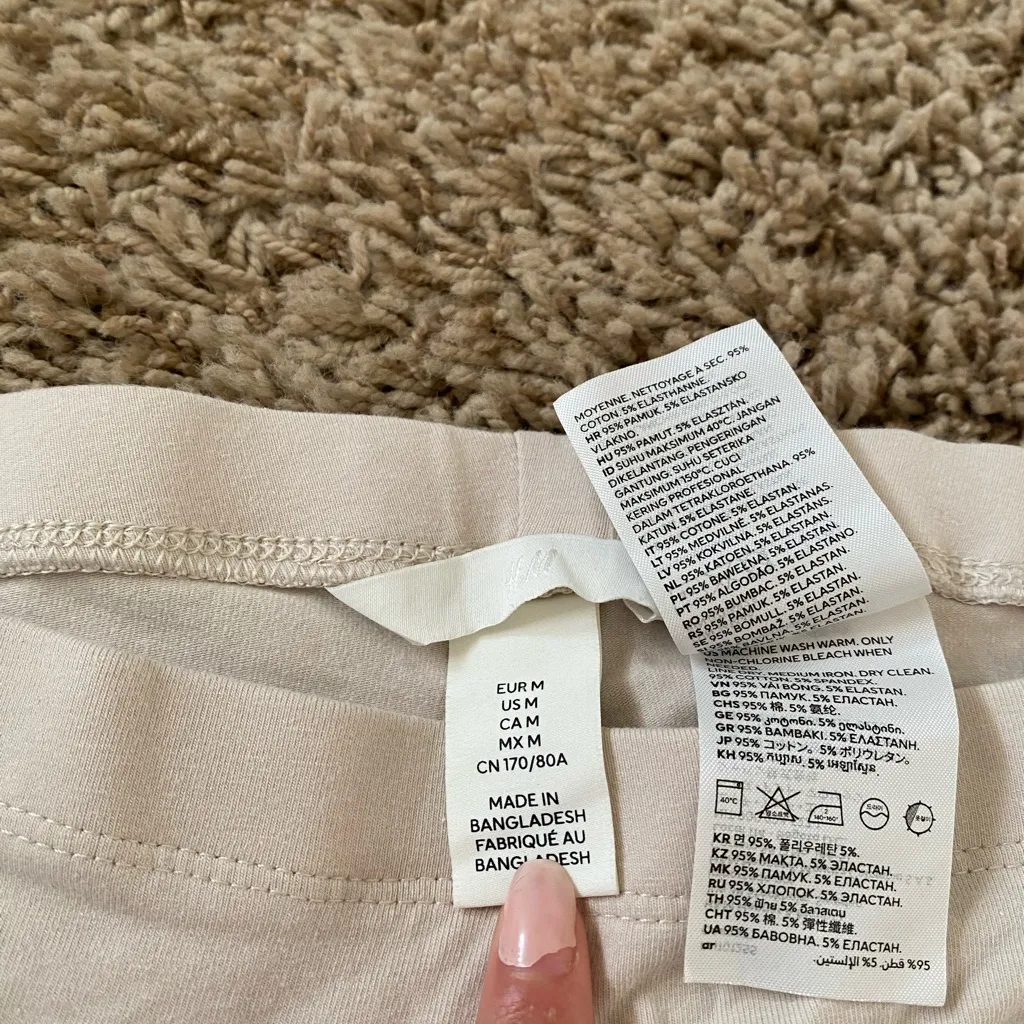 H&M High-Waisted Biker Shorts - Image 2