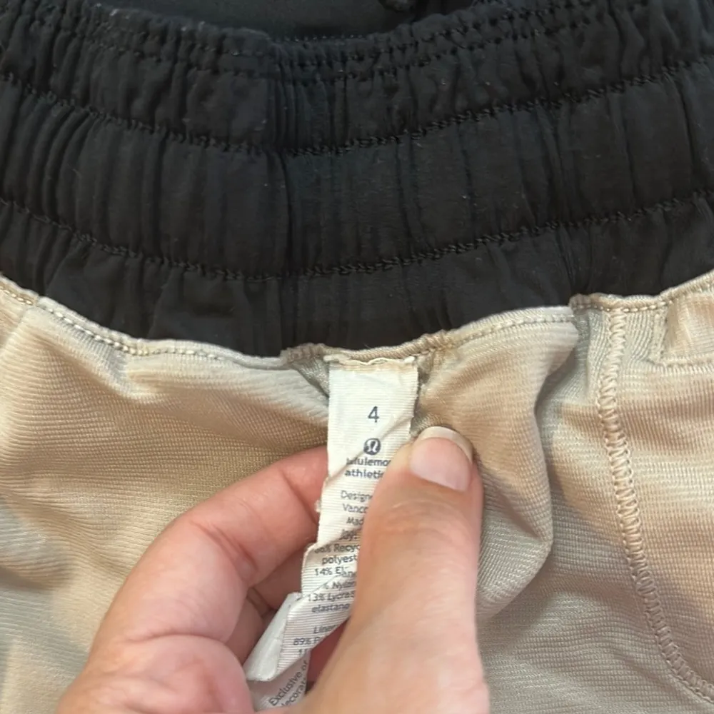 Lululemon Hotty Hot Sz 4 Women Black & White Paisley Workout Yoga Lounge Shorts - Image 9