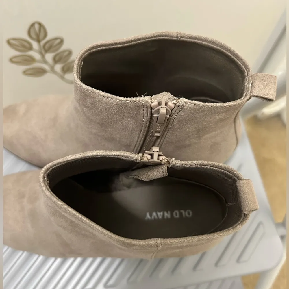 Old Navy Ankle Booties Suede Size7 - Image 7